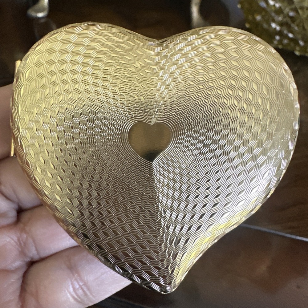 VTG Heart Compact‎ Trinket Box 2.5 in Hinged Lid Texture Etched Design Gold Tone
